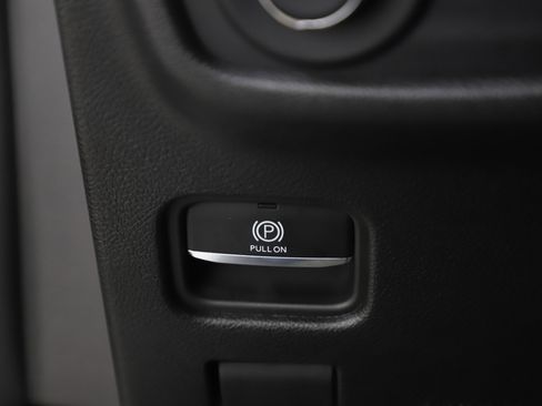 Used 2025 Jeep Grand Cherokee Altitude image 28