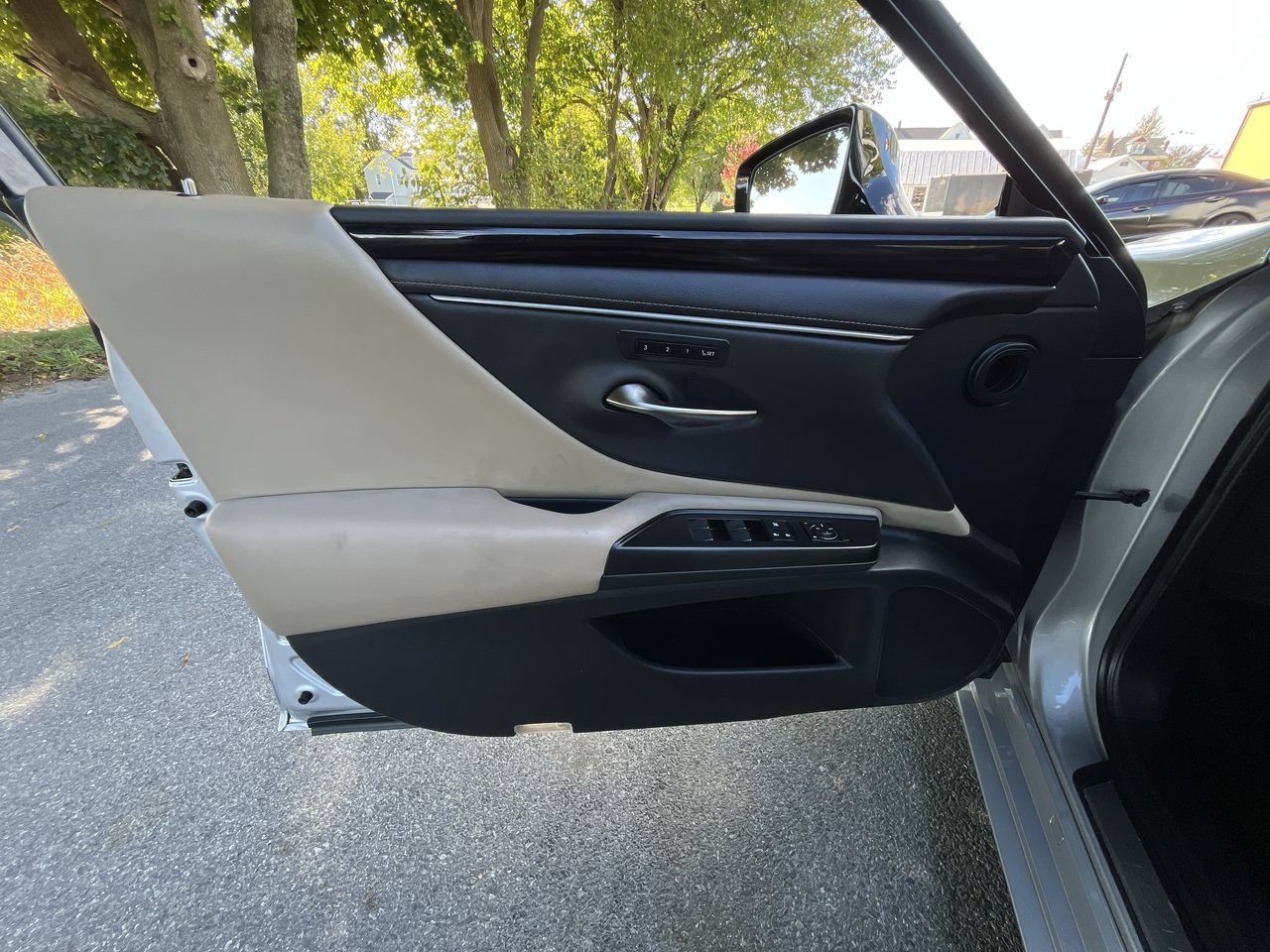 Used 2019 Lexus ES 350 w/ Premium Package FWD image 3