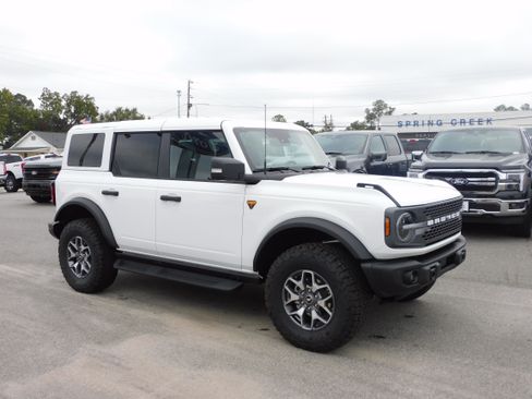 New 2025 Ford Bronco Badlands image 4