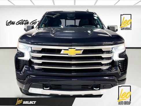Used 2024 Chevrolet Silverado 1500 High Country w/ High Country Premium Package AWD/4WD image 2