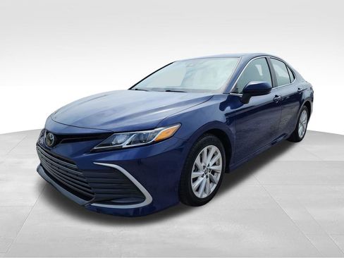Used 2023 Toyota Camry LE FWD image 4