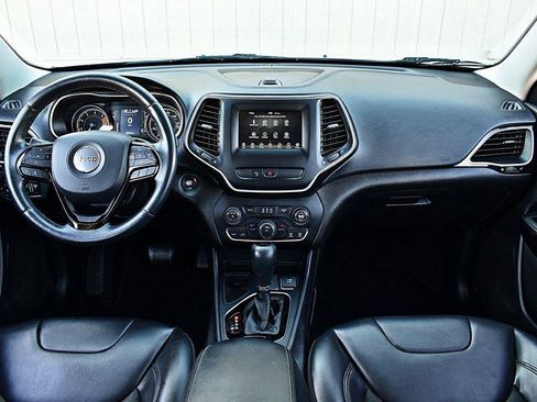 Used 2019 Jeep Cherokee Latitude Plus FWD image 23
