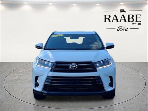 Used 2019 Toyota Highlander SE image 2