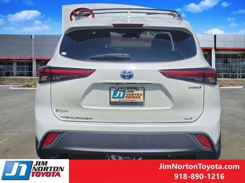 Used 2020 Toyota Highlander XLE AWD/4WD image 6