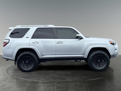 Used 2016 Toyota 4Runner SR5 RWD image 11