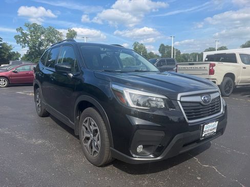 Used 2021 Subaru Forester Premium AWD/4WD image 4