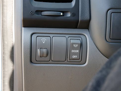 Used 2012 Kia Sedona LX image 39