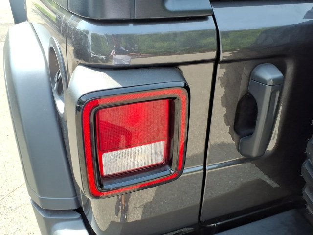 Used 2021 Jeep Wrangler Sport AWD/4WD image 9