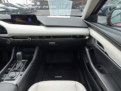 Used 2025 MAZDA MAZDA3 2.5 Turbo Sedan w/Premium Plus image 33