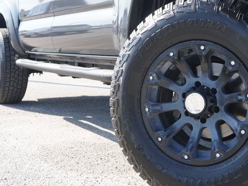 Used 2015 Toyota Tacoma 4x4 Double Cab w/ SR5 Package image 2