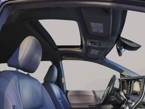Used 2019 Toyota Sienna XLE image 43