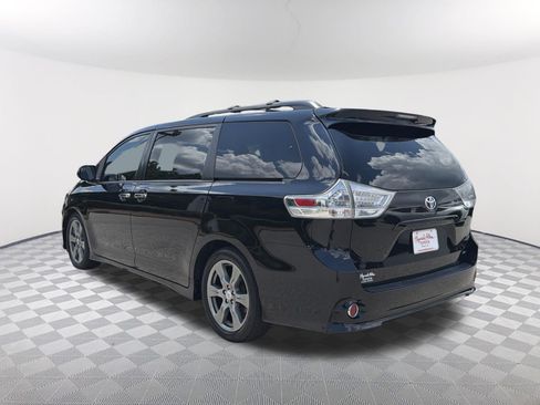 Used 2017 Toyota Sienna SE FWD image 14