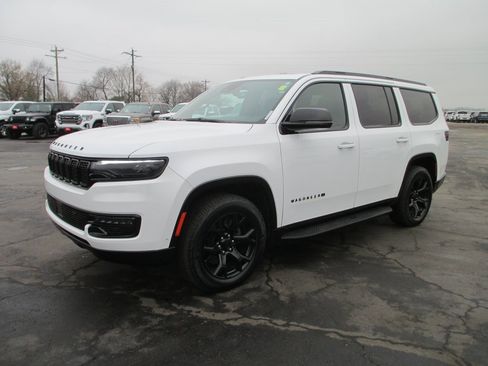 Used 2024 Jeep Wagoneer Series II image 11