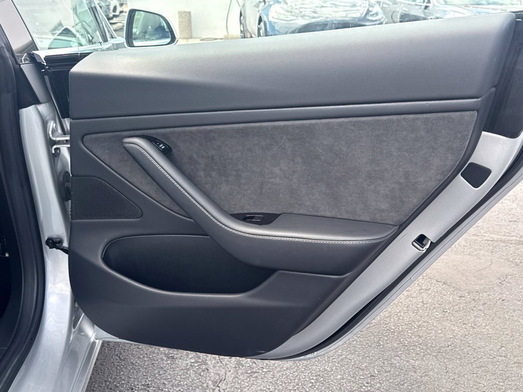Used 2018 Tesla Model 3 Long Range RWD image 18