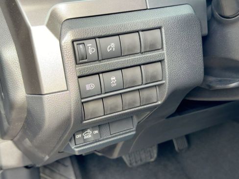 Used 2025 Toyota Tacoma SR5 AWD/4WD image 16