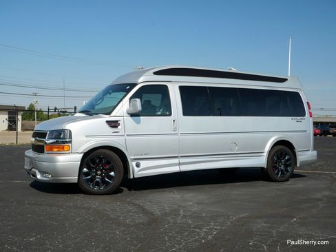 Used 2023 Chevrolet Express 2500 Extended image 10