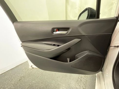 Used 2022 Toyota Corolla SE FWD image 9