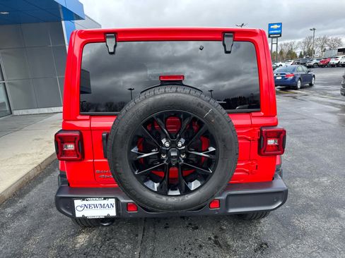 Used 2025 Jeep Wrangler Sahara w/ Safety Group image 8