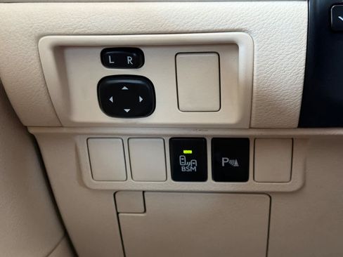 Used 2015 Lexus ES 300h w/ Navigation System Package FWD image 30