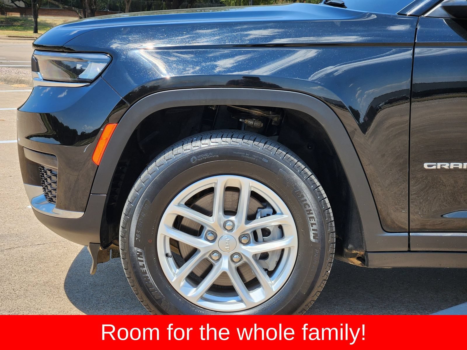 Used 2025 Jeep Grand Cherokee L Laredo RWD image 8