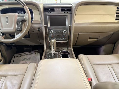 Used 2017 Lincoln Navigator Select RWD image 22