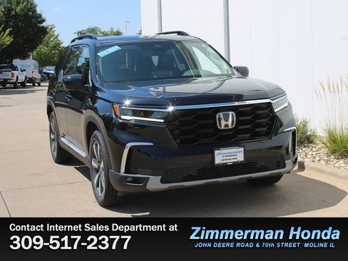 Certified 2025 Honda Pilot Touring image 3