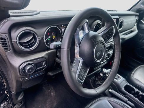 Used 2023 Jeep Wrangler Unlimited Sahara w/ Cold Weather Group AWD/4WD image 10