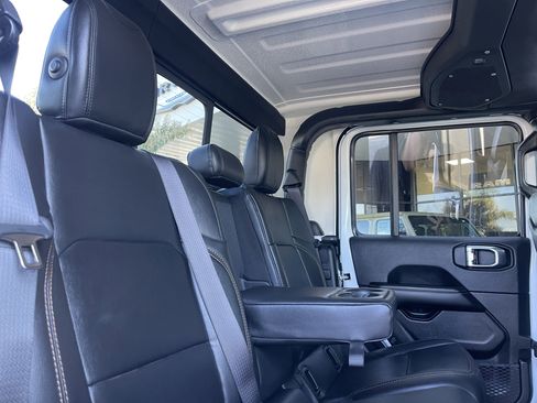 New 2025 Jeep Gladiator Sport image 24