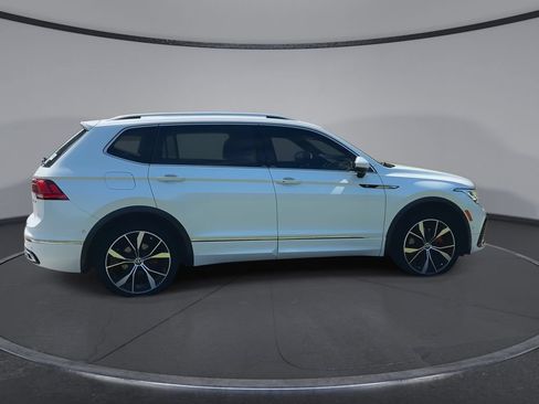 Used 2022 Volkswagen Tiguan SEL R-Line AWD/4WD image 9