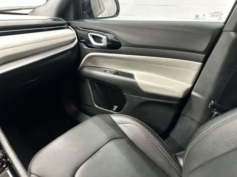 Used 2025 Jeep Compass Limited image 13