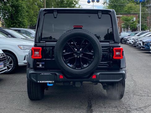 Used 2022 Jeep Wrangler Unlimited Sahara w/ Cold Weather Group AWD/4WD image 4