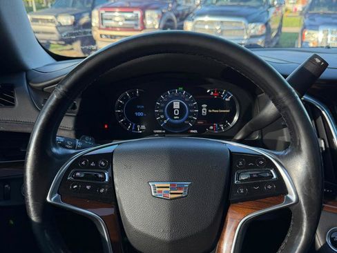 Used 2019 Cadillac Escalade Luxury AWD/4WD image 12
