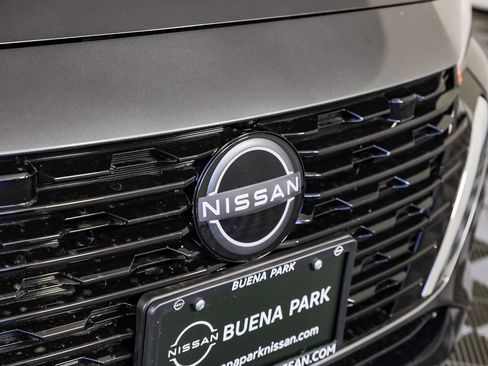 Used 2025 Nissan Sentra SV w/ SV Premium Package image 3