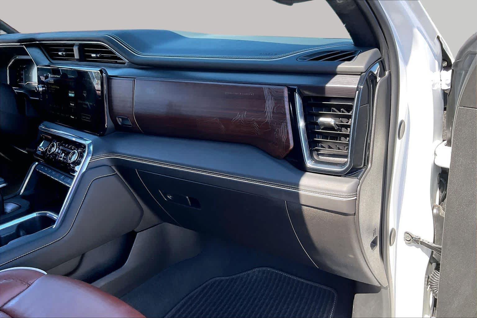 Used 2025 GMC Sierra 1500 Denali Ultimate AWD/4WD image 19