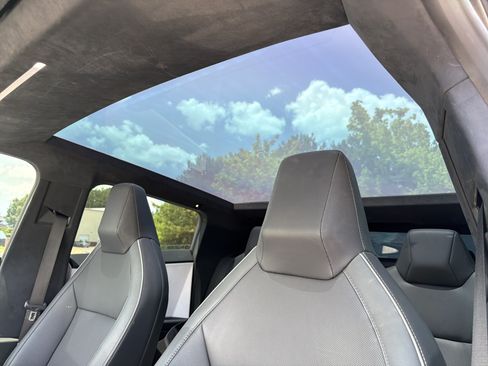Used 2024 Tesla Cybertruck AWD Crew Cab image 8