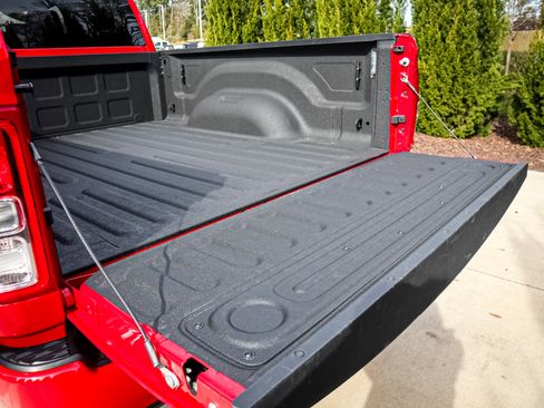 Used 2024 RAM 2500 Big Horn w/ Sport Appearance Package image 31