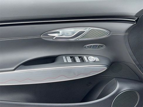 Used 2023 Genesis GV70 2.5T w/ Advanced Package image 40