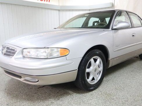 Used 2001 Buick Regal GS w/ Abboud Pkg image 2