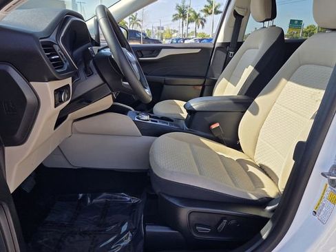 Certified 2022 Ford Escape SE w/ SE Sport Appearance Package FWD image 12