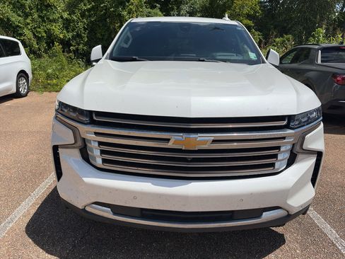 Used 2021 Chevrolet Tahoe High Country RWD image 2