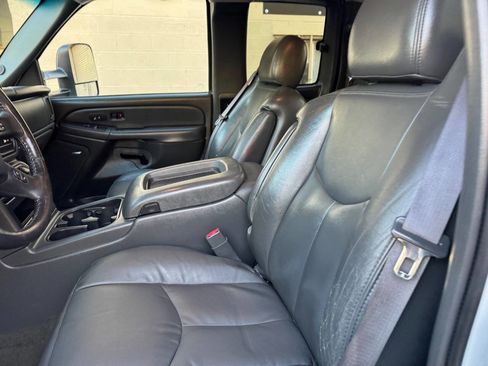 Used 2006 Chevrolet Silverado 2500 W/T w/ Skid Plate Package image 16