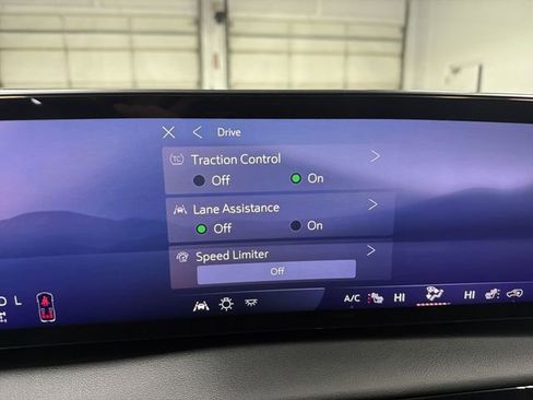 Certified 2025 Buick Enclave Avenir image 36