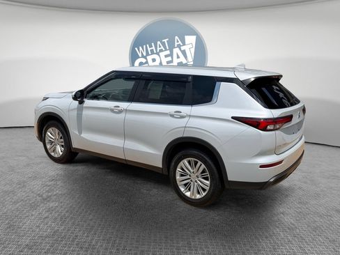 Used 2024 Mitsubishi Outlander ES AWD/4WD image 6