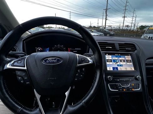 Used 2018 Ford Fusion SE w/ Equipment Group 201A image 33