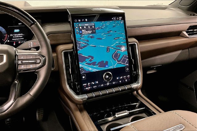 Used 2025 GMC Yukon Denali Ultimate AWD/4WD image 7