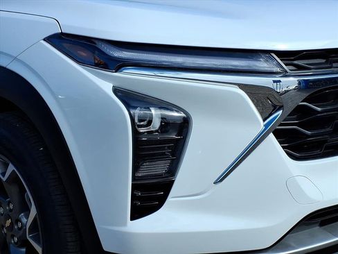 New 2026 Chevrolet Trax LT w/ Sunroof Package image 8