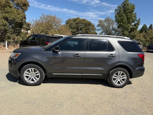 Used 2018 Ford Explorer XLT w/ Equipment Group 202A AWD/4WD image 2