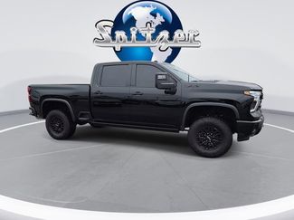 Used 2024 Chevrolet Silverado 2500 ZR2 w/ Technology Package video 2