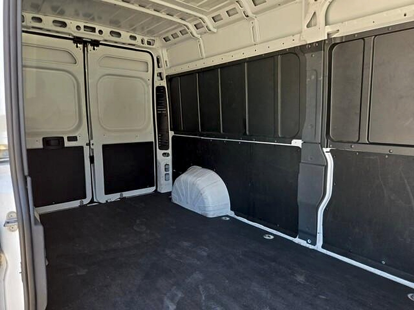 Used 2024 RAM ProMaster 2500 w/ Convenience Group FWD image 14