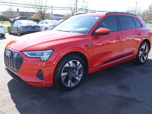 Used 2021 Audi e-tron Premium w/ Convenience Plus Package image 1